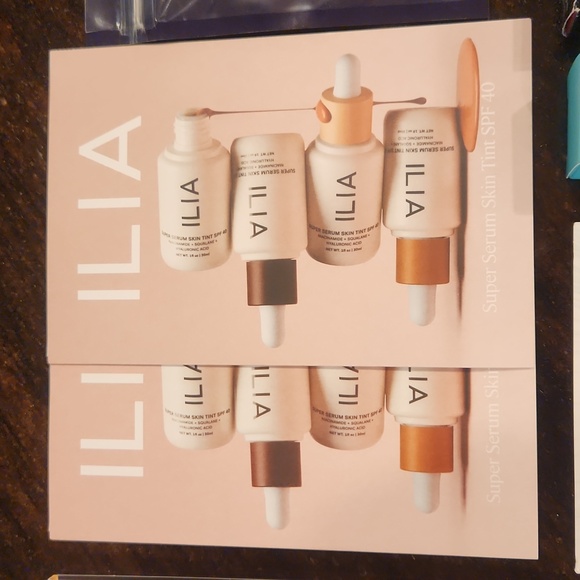 Makeup Essentials Set - Picture 3 of 9